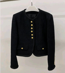 Look Dorama “Lucros do Amor” – Jaqueta Tweed Feminina com Botões Dourados