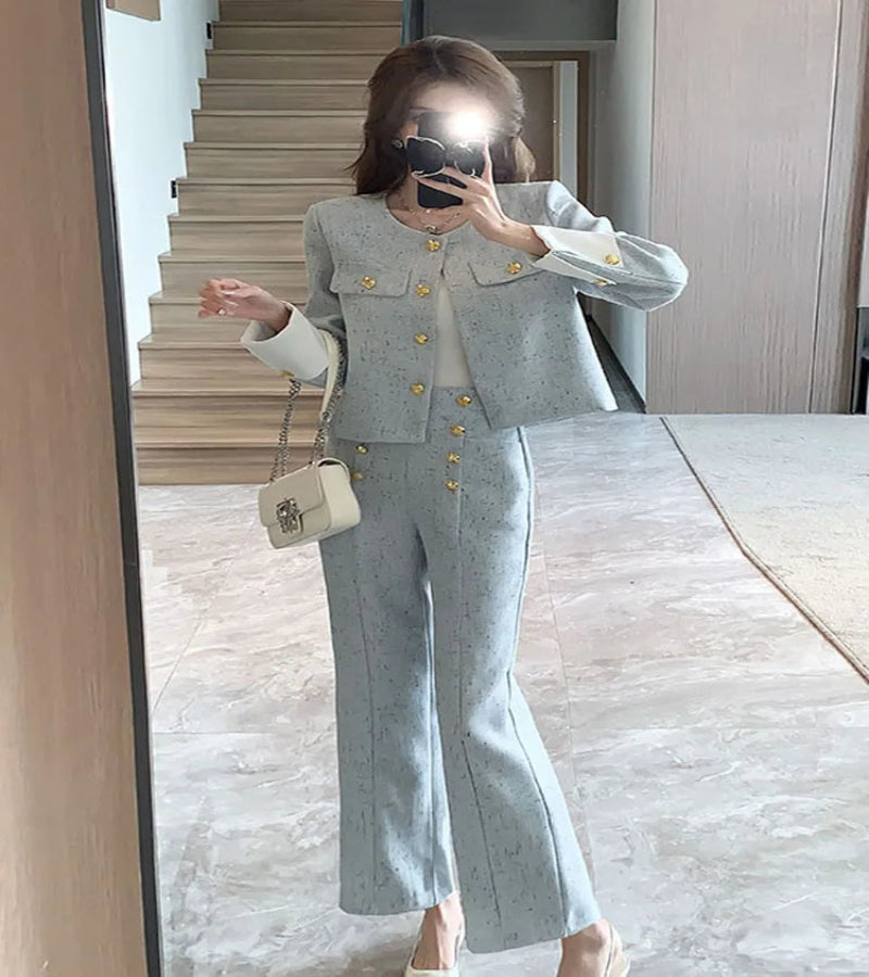 Look Elegância Tweed – Conjunto de Duas Peças com Casaco e Calça de Alfaiataria