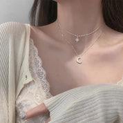Colar Feminino Dupla Camada com Pingente de Estrela e Lua – Delicadeza e Brilho em Cada Detalhe