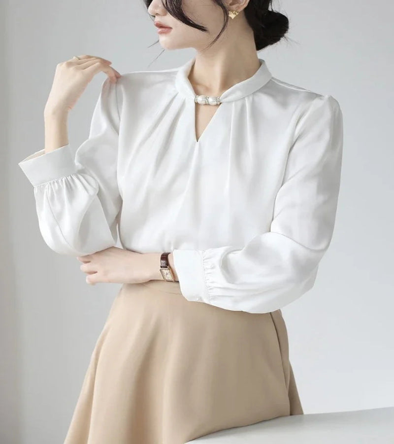 Blusa Elegante de Cetim com Gola Alta e Miçangas pulôver