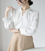 Blusa Elegante de Cetim com Gola Alta e Miçangas pulôver