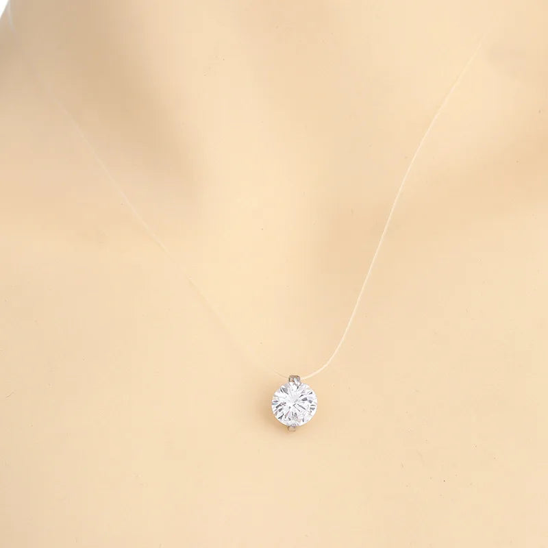 Colar Amor Invisível – Pingente de Cristal em Linha Transparente
