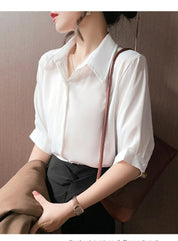 Camisa branca de manga curta estilo solto, lapela design versátil