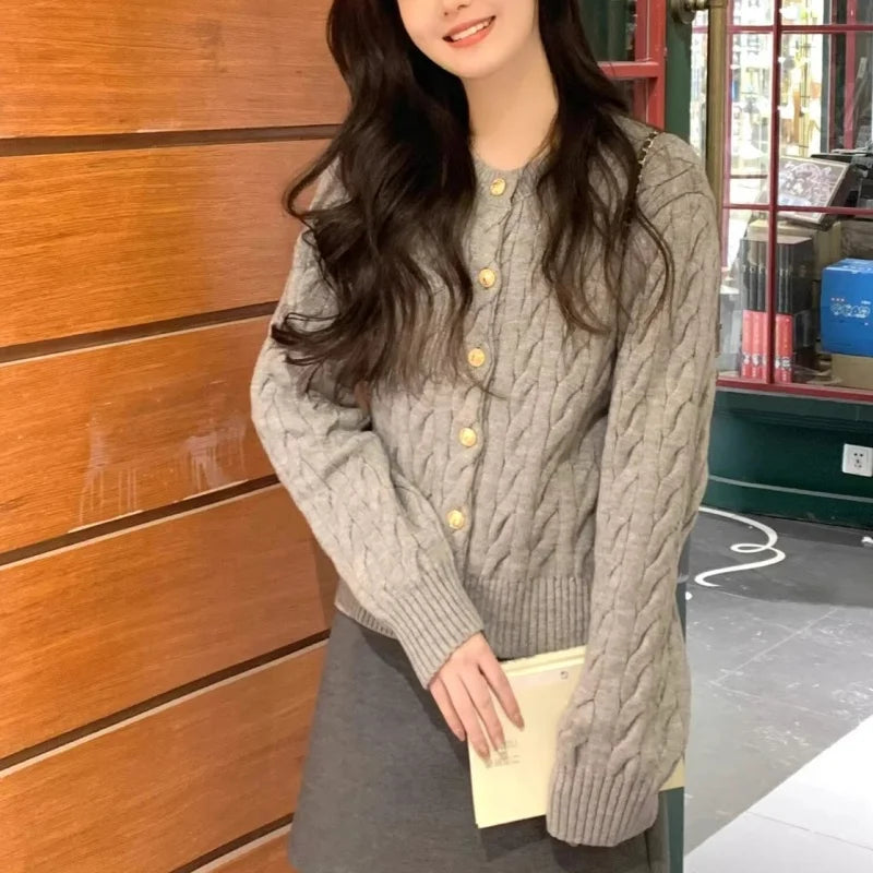 Cardigan Vintage Feminino Tricotado com Botões - Look Elegância de Outono