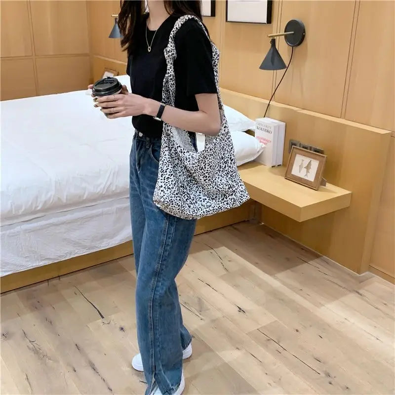 Camiseta feminina de manga curta de algodão, gola redonda