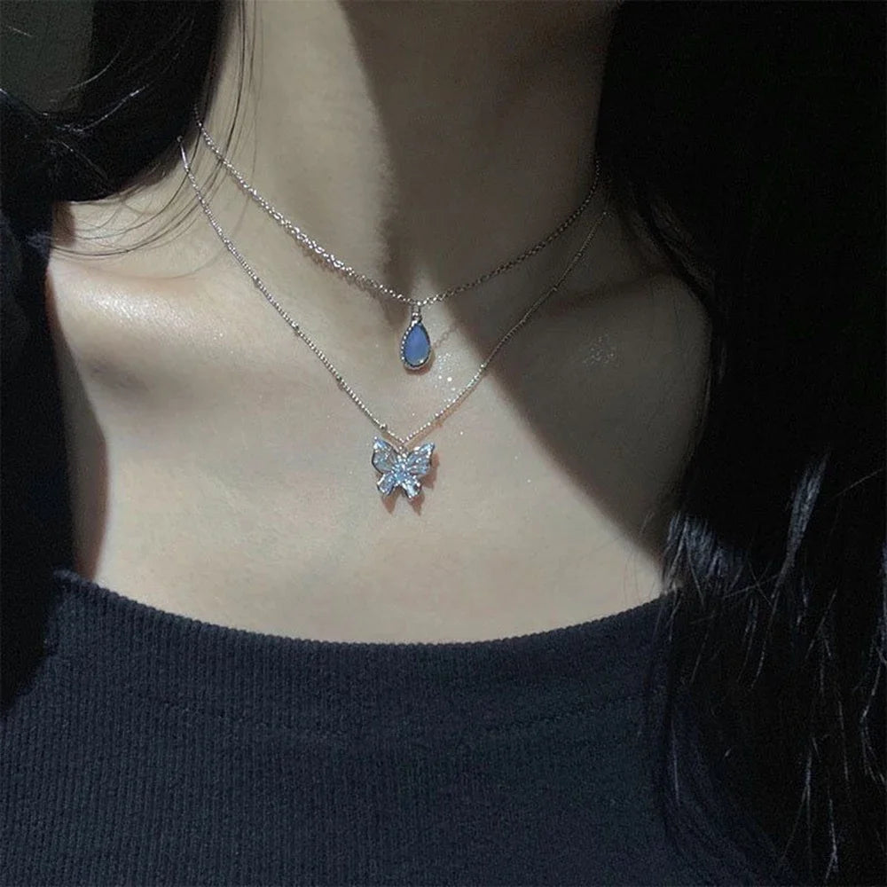 Colar Feminino Dupla Camada com Pingente de Estrela e Lua – Delicadeza e Brilho em Cada Detalhe