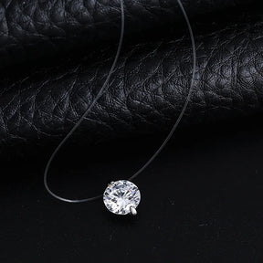 Colar Amor Invisível – Pingente de Cristal em Linha Transparente