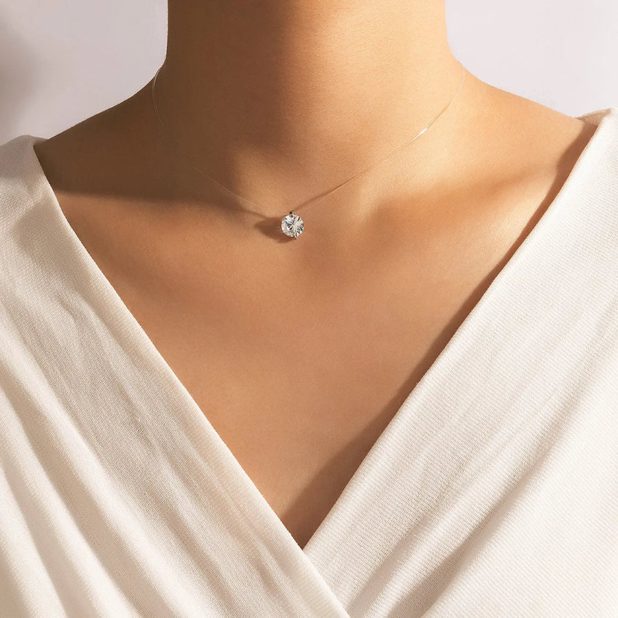 Colar Amor Invisível – Pingente de Cristal em Linha Transparente