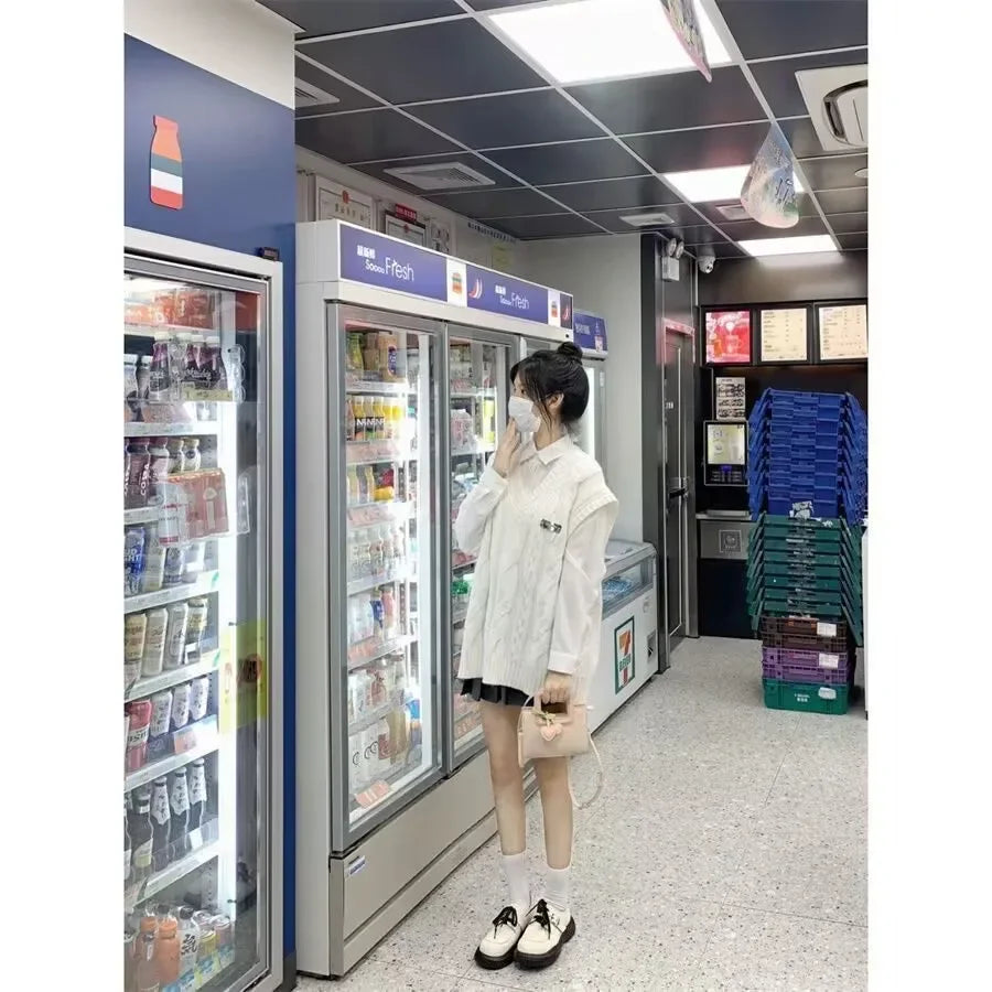 Look Estudante Coreana – Colete de Malha + Moletom Branco Manga Longa (2 peças)
