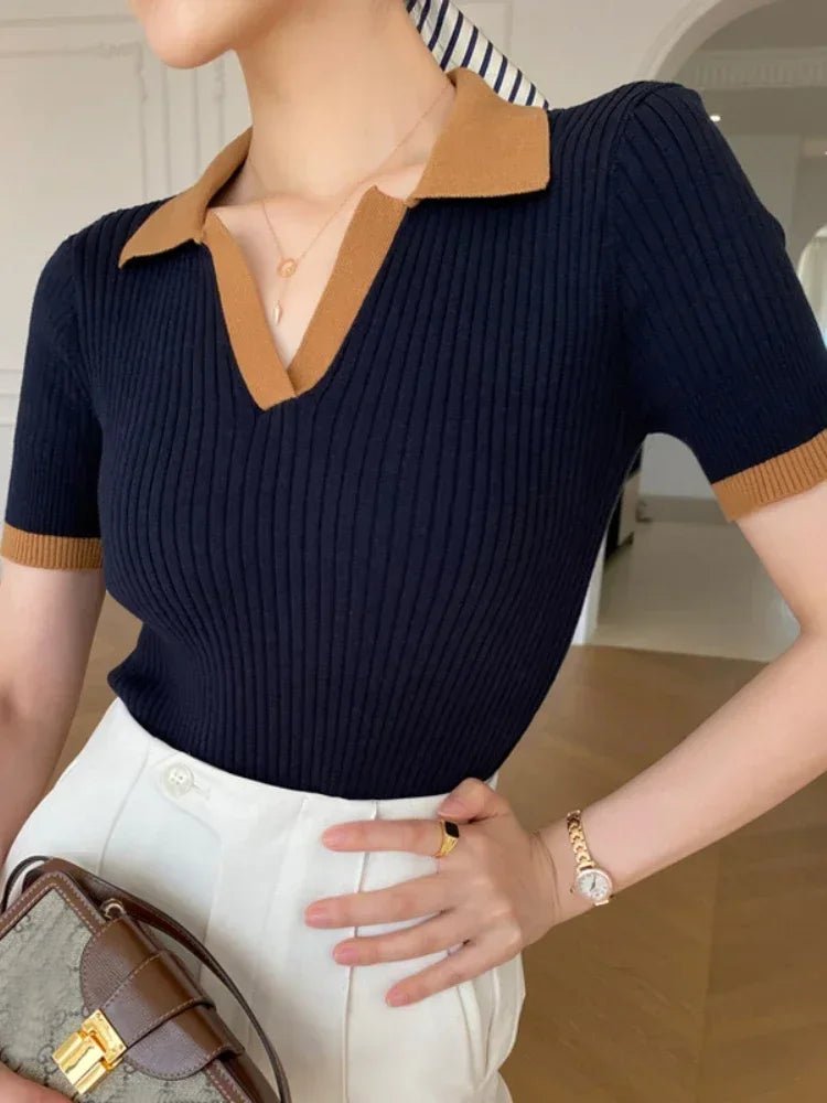 Camiseta Feminina Canelada Manga Curta  Gola Polo - Serenité