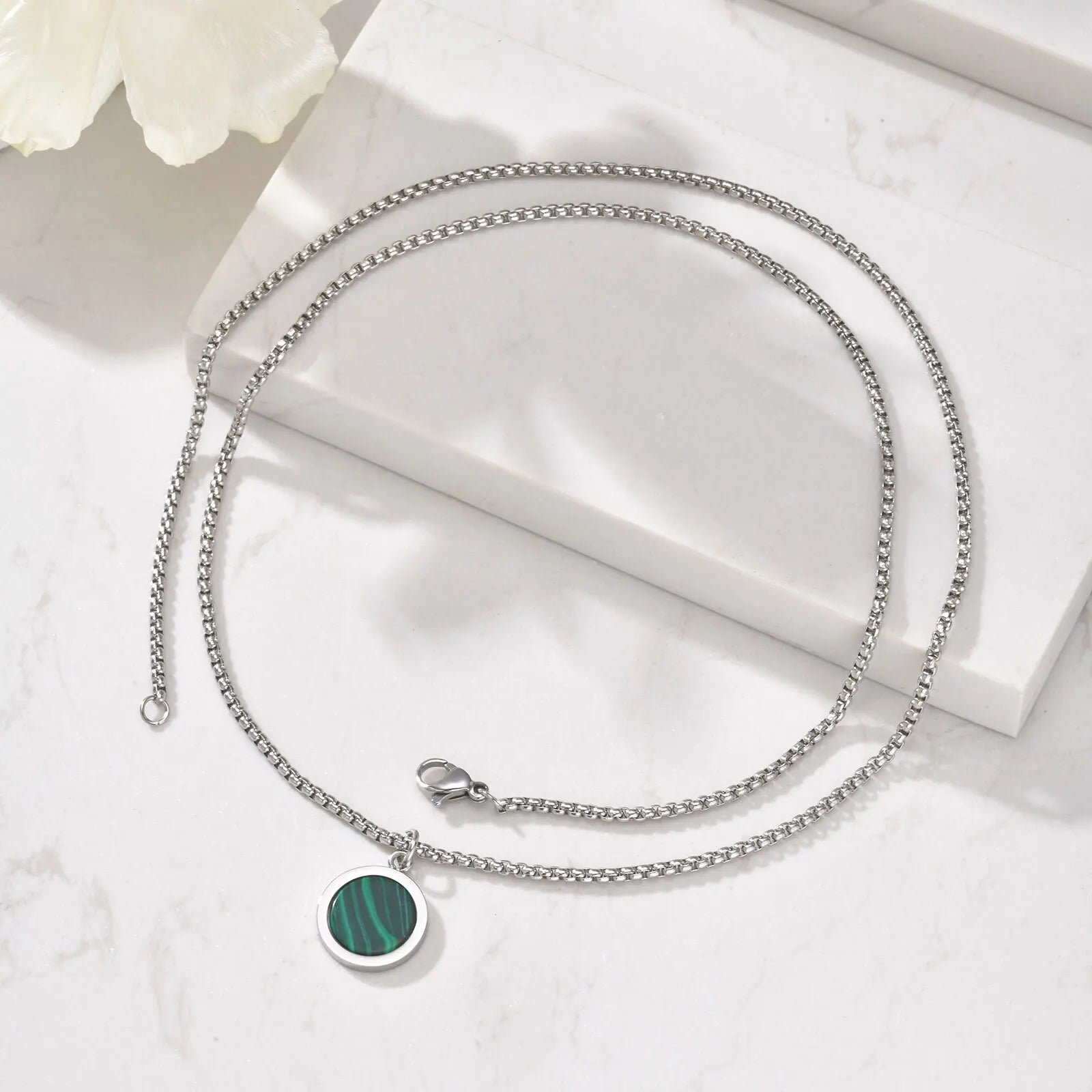 Colar com pingente verde de aço inoxidável