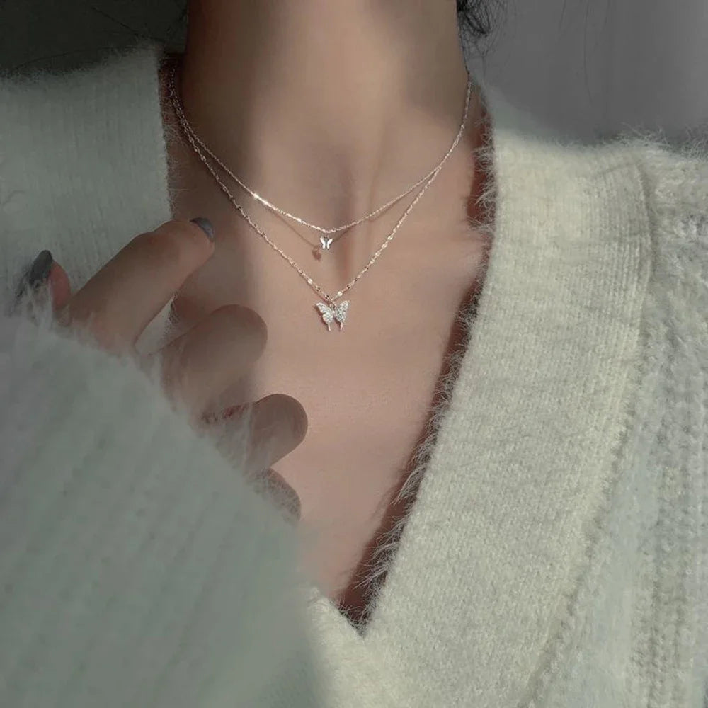 Colar Feminino Dupla Camada com Pingente de Estrela e Lua – Delicadeza e Brilho em Cada Detalhe