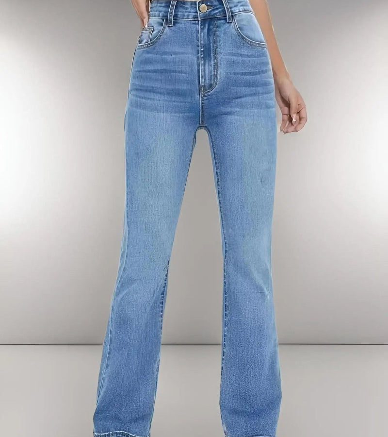 Look Pousando no Amor – Blazer Xadrez + Camisa Social + Calça Jeans