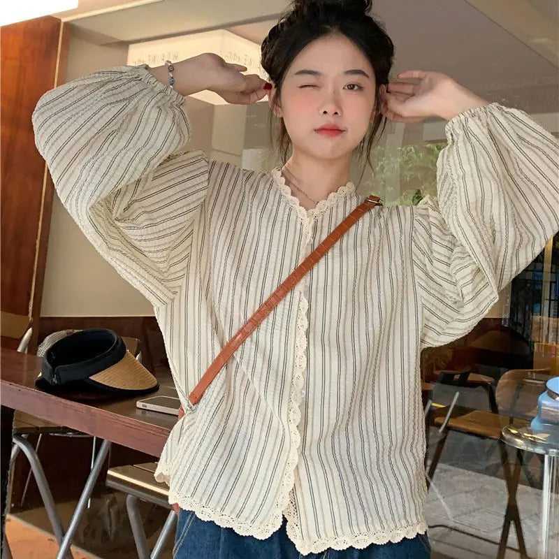 Camisa listrada vintage, renda, gola em V, moda coreana