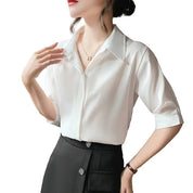 Camisa branca de manga curta estilo solto, lapela design versátil