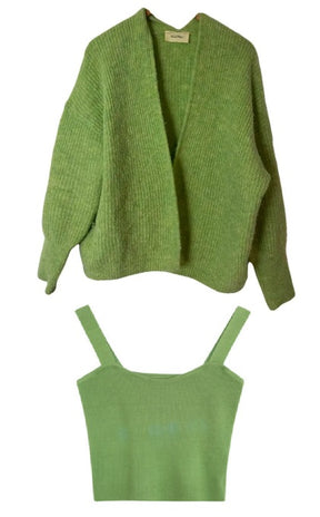 Look "Meu Demônio Favorito" - Cardigan + cropped em tricô