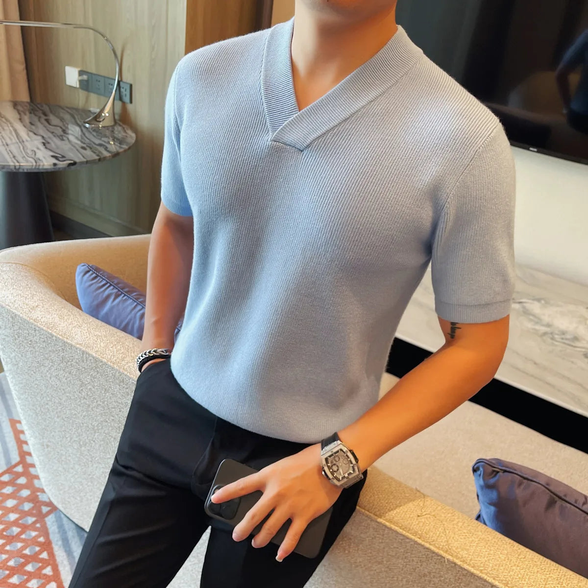 Suéter Masculino Grosso com Decote em V, Manga Curta, Cor Sólida, Tricô Casual Slim Fit, Versátil, 4XL - Coleção 2026