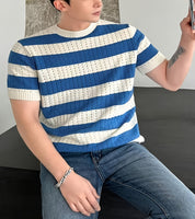 Camisa Casual Listrada com Gola Redonda e Manga Curta