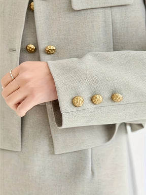 Conjunto  elegante de duas peças com colete curto e vestido sem mangas