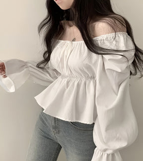Camisa Solta de Ombro Caído com Cintura Marcada e Mangas Sino com Babados – Sofisticação e Leveza no Estilo Coreano