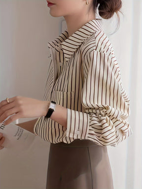 Blusa elegante listrada bege de manga comprida com botões