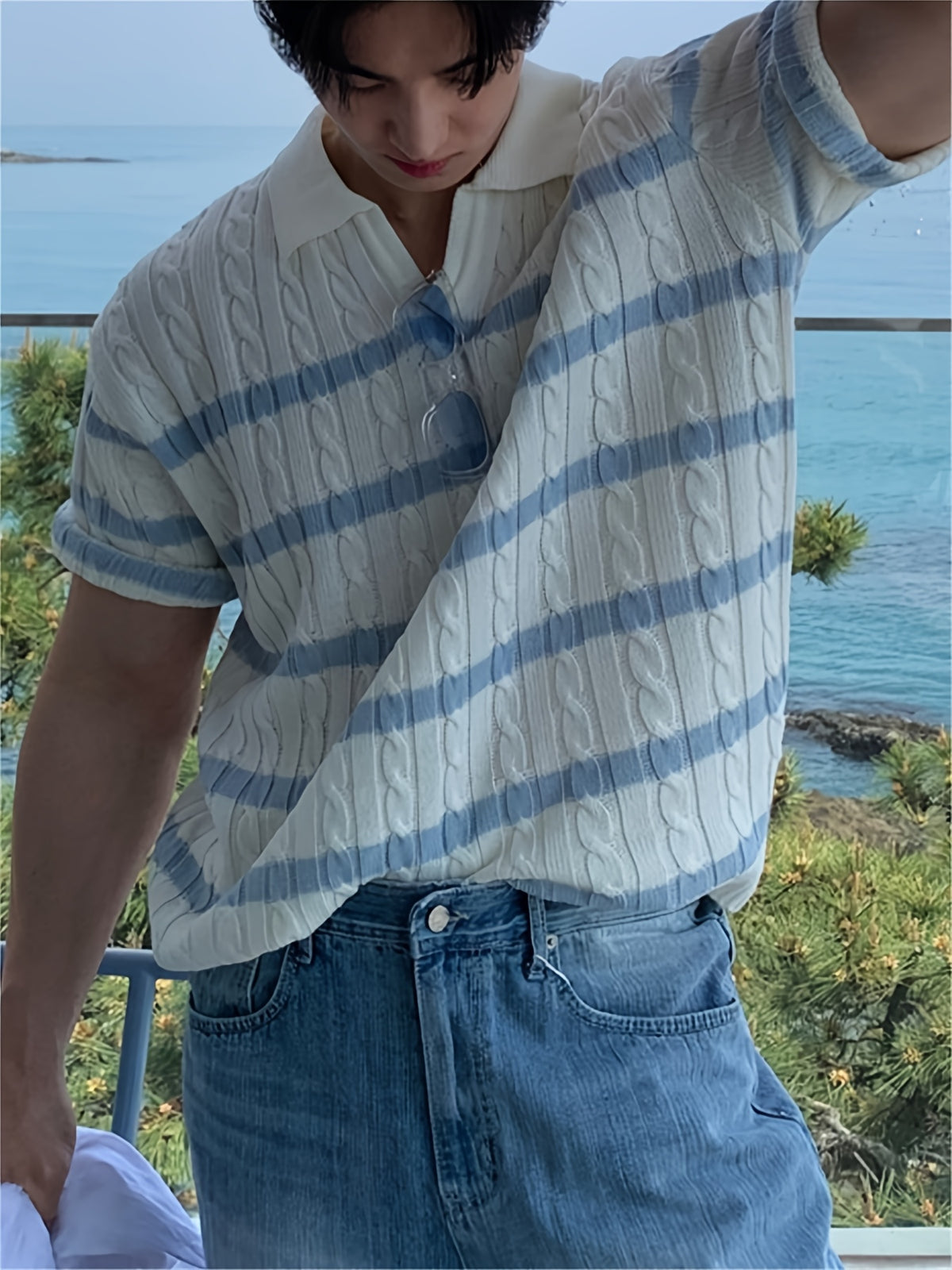 Camisa polo masculina de malha listrada, elegante e versátil