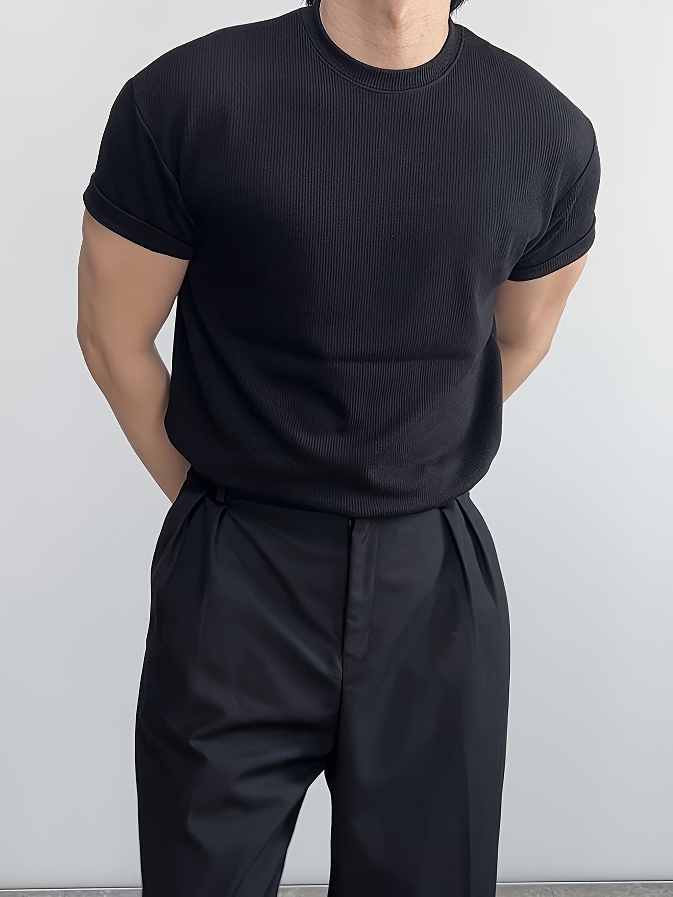 Camisa masculina de poliéster com gola redonda -  manga curta e cor sólida