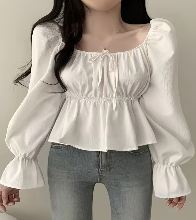 Camisa Solta de Ombro Caído com Cintura Marcada e Mangas Sino com Babados – Sofisticação e Leveza no Estilo Coreano