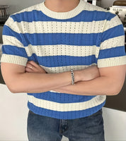 Camisa Casual Listrada com Gola Redonda e Manga Curta