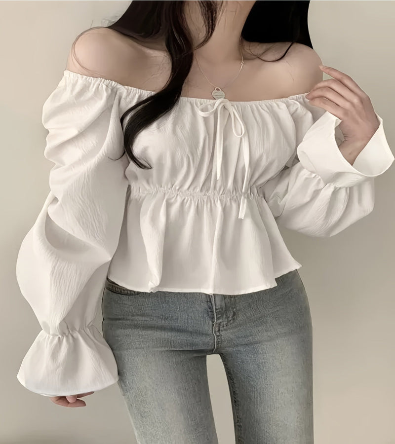 Camisa Solta de Ombro Caído com Cintura Marcada e Mangas Sino com Babados – Sofisticação e Leveza no Estilo Coreano