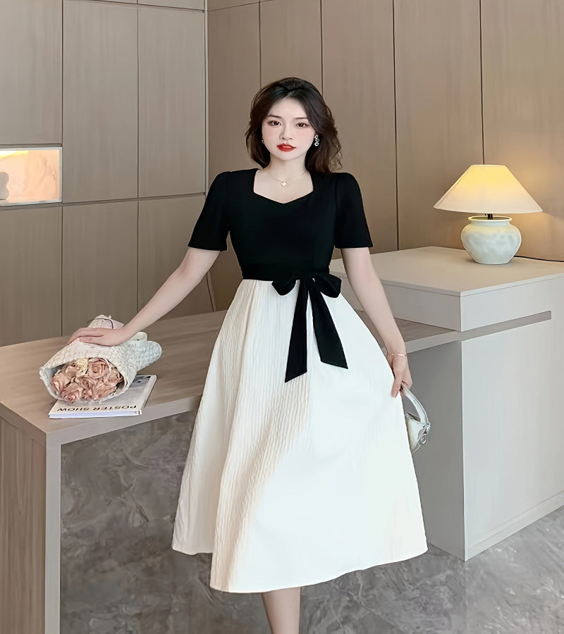 Vestido de manga curta em bloco de cores, com laço de cintura alta