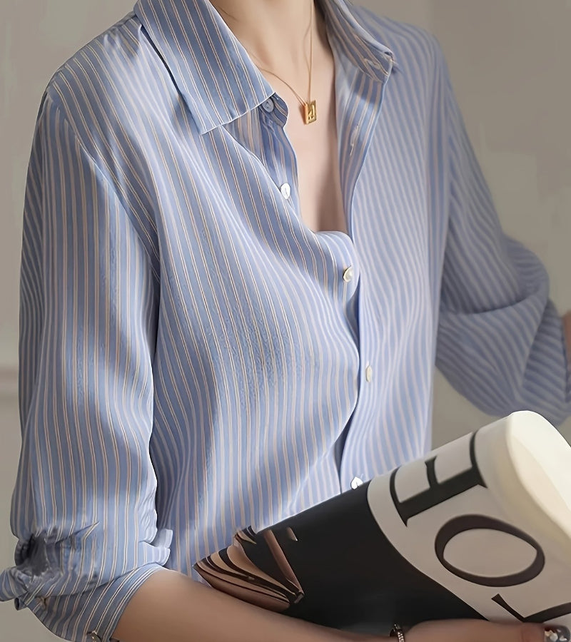 Blusa Listrada Azul – Elegância Coreana em Cada Detalhe