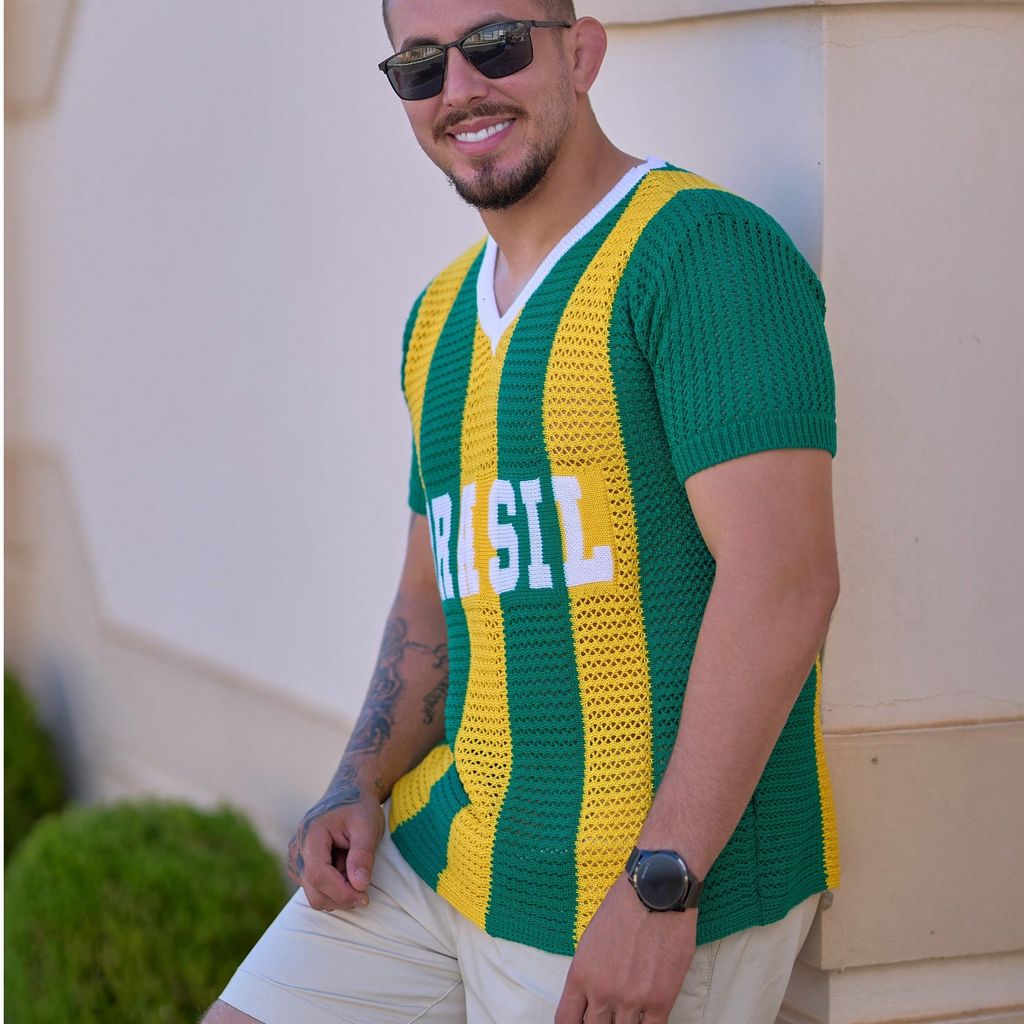 Camiseta Masculina Tricot Brasil Tecido Vazado Decote V Malhado Look Brasil Copa