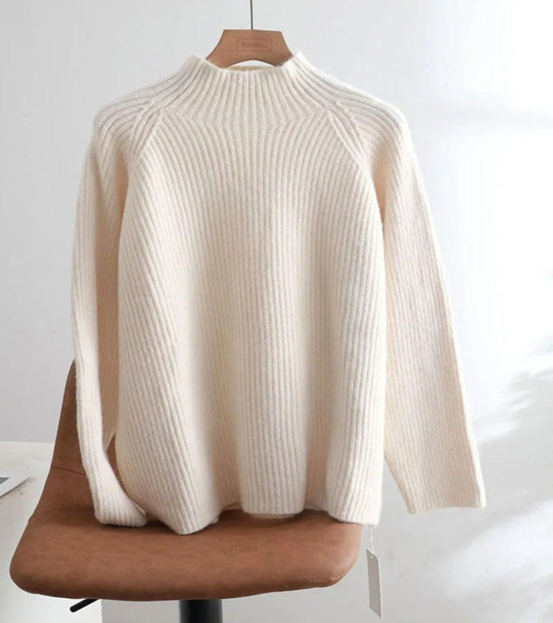 Look Inverno Coreano  –  Suéter Gola Alta Casual + Saia Elanca Plissada Midi